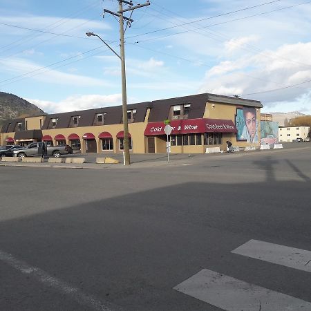 Merritt Desert Inn Exterior photo